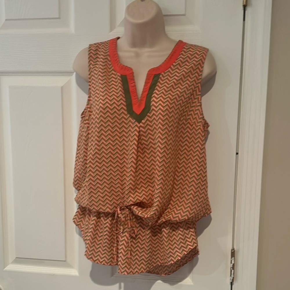 Charming Charlies chevron print sleeveless coral green drawstring waist top sz m